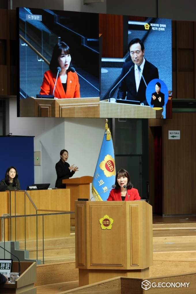 14일 경기도의회에서 열린 제369회 정례회 2차 본회의에서 질의중인 이인애 경기도의원
