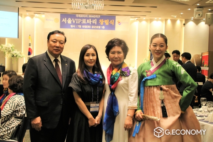 ▲서울 VIP로타리클럽 "창립식에서 은평문화원 박기룡 원장, 남현주 배우, 로샤 오경순 회장, 국악인 이소영" 기념사진 /뉴스아이이에스