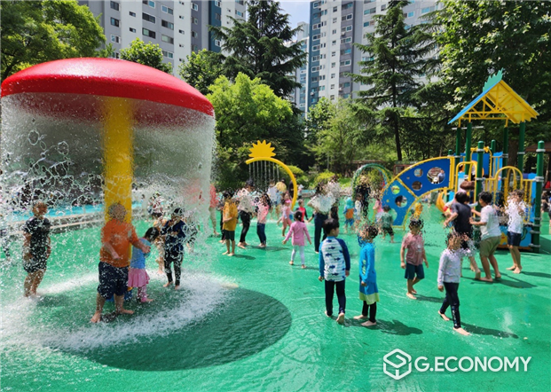 연수구 부수지공원 물놀이장의 아이들의 즐거운 시간. 사진 = 인천시청