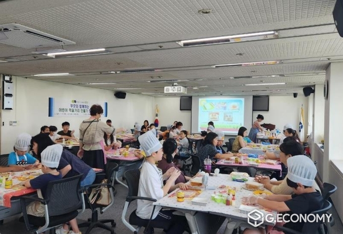 부평구, ‘부모와 함께하는 어린이 먹을거리 만들기 현장체험’성료. 사진 = 부평구청