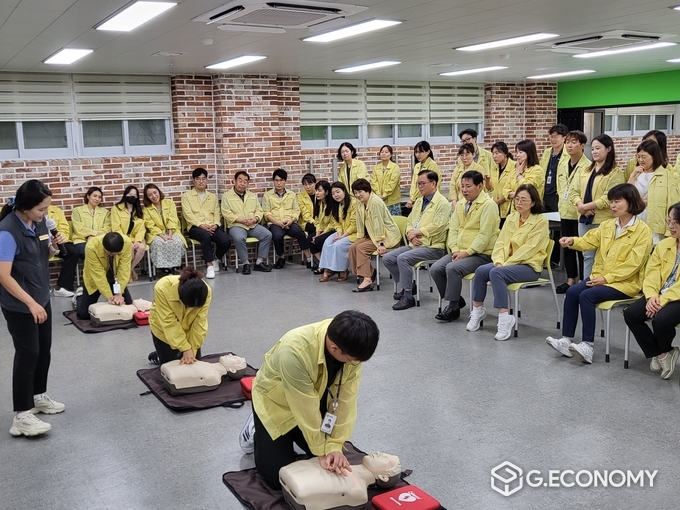 인천동부교육지원청, 민방공 대피훈련 및 심폐소생술 교육