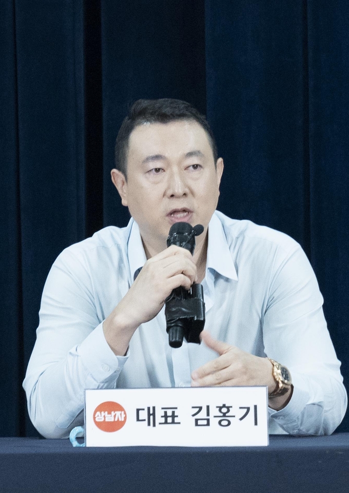 김홍기 대표가 인사말을 전하고 있다. (사진=엠케이스페이스 송승수 포토그래퍼)