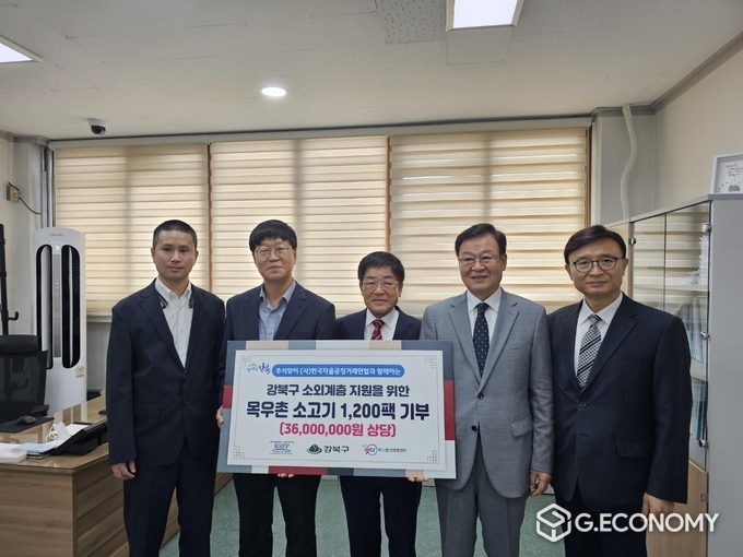 (오른쪽부터) 사무총장 장현철, 위원장 권혁준, 한국자율공정거래연합 회장 정해춘, 강북구 부구청장 이방일
