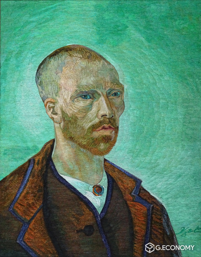 혼자수로 작업한 고흐의 자화상 1888. Self-Portrait Dedicated to Paul Gauguin, 50.3×61.5㎝, harvard art museums<br>
고흐가 고갱에게 수도사의 마음으로 화가 공동체에 참여해주길 바라며 헌정한 자신의 자화상. 1888년 〈꽃핀 작은 배나무〉를 그린 해에 그린 고흐의 몇 안 되는 자화상 중 한 작품이다.