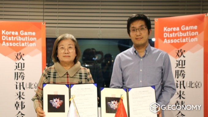 (사)한국게임물유통협회,중국텐센트 업무협약 전옥이 회장, 장젤량(Jiang Zeelliang) 총감독 기념사진/뉴스아이이에스