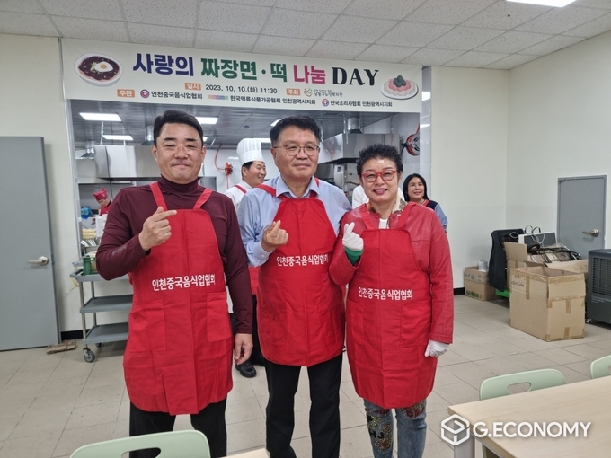윤철하 (대산이앤씨 대표), 신동섭 (인천시의회 위원장),김미경 (주) 비채온 회장