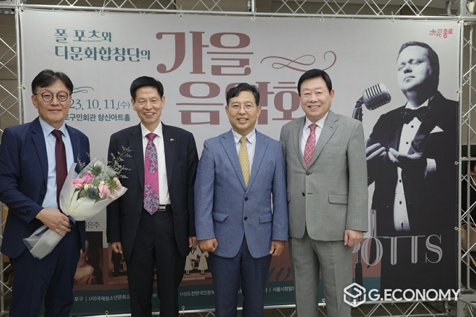 심재환 (사)국제청소년문화교류연맹 공동대표, 이병오 목사, 조영관 도전한국인 본부장,박복신 인사아트프라자 대표.