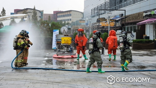 부천시는 지난 26일 26개 유관기관과 함께 대규모 재난대응을 위한 긴급구조 합동훈련을 실시했다. 사진 = 부천시