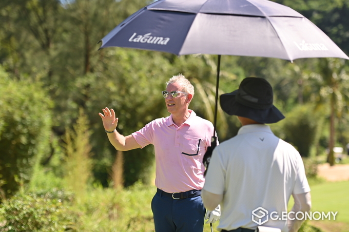 Mr. Banks is a pro golfer with over 20 years experience