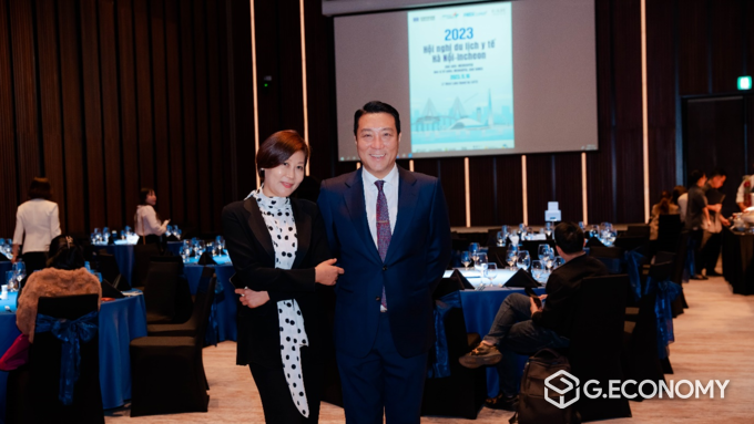 2023인천 하노이 의료관광 설명회 현장에서 이여정 대표와 이명석 감독(가익코리아: 제공)