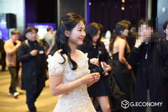 2023 KLPGA 시상식에서 인터뷰 중인 이예원 프로