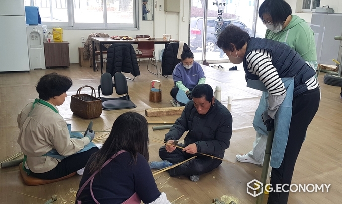 한국대나무박물관에서 대나무공예 교육 모습 / 담양군 제공