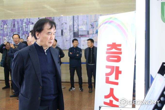 ‘건설의 날’ 논현동 건설회관 1층 행사장 부스에서 다담솔루션 이금재 대표, 뉴스아이이에스