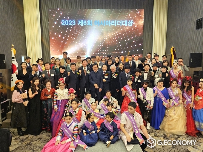 2023 제6회 아시아리더 대상,AI휴먼 류시아 예선 모델 선발대회, 시상식 단체사진, 뉴스아이이에스