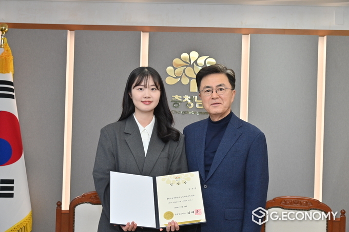 김태흠 지사, 충남개발공사 김수연 현)공공주택실 기술지원담당 (충청남도: 제공)
