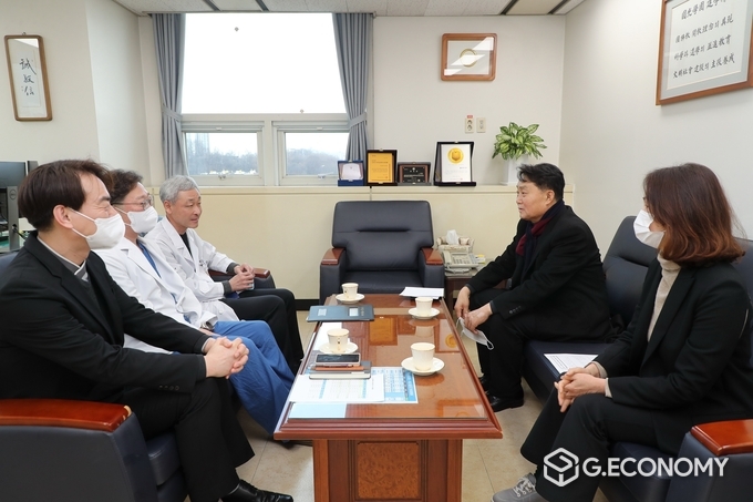 하은호 시장이 원광대학교 산본병원을 방문해 비상진표체계를 확인했다. (군포시 제공) 
