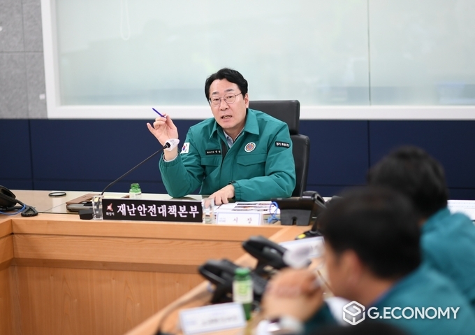 정명근 시장이 3일 시청 재난안전상황실에서 2024년 재난대비 상시훈련을 주재하고 있다.