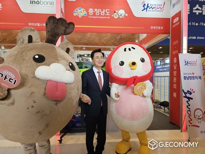 충남관광 캐릭터, “워디·가디”와 함께한 김태흠 충남도지사(충남도: 제공)