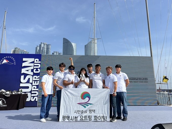평택시청 요트팀이 ‘2024 부산슈퍼컵 국제요트대회’에서 준우승을 달성하는 성과를 이뤘다./ 평택시제공