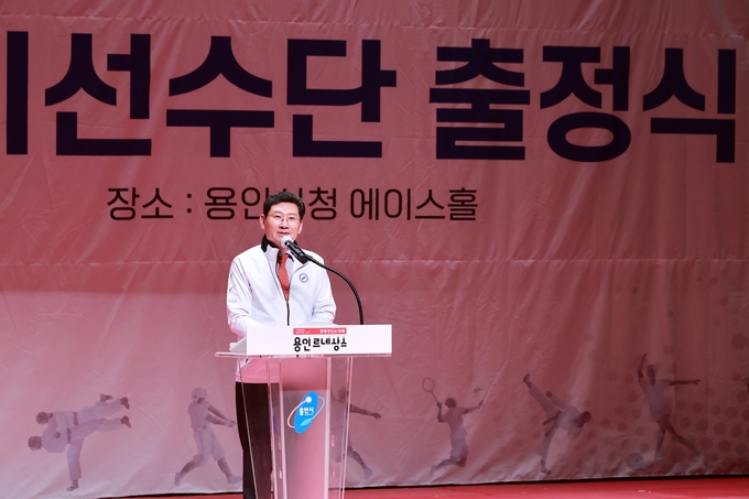 이상일 용인특례시장이 출정식에서 인사말을 하고 있다. /용인시제공