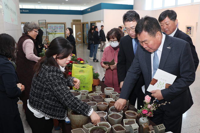 중증장애인 도자 전시회(우리의 봄)