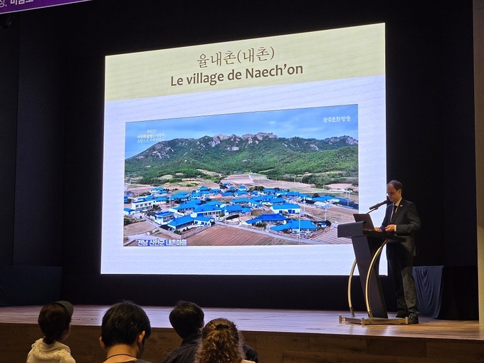 파리 시테대학교 엠마누엘 후 교수의 “한불 문화 예술 교류의 광장, 비금도” 컨퍼런스 주제강연