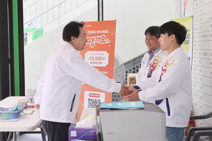 박홍률 목포시장이 전국장애학생체전이 열리는 대회운영본부와 시상식에 참석해 선수들과 관계자들을 격려했다.