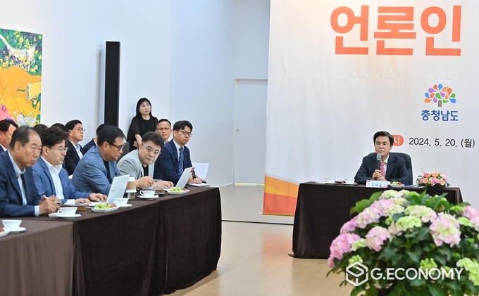 김태흠 지사, 민선8기 3년차 시군 방문 세 번째 일정으로 공주시를 방문, 언론인 간담회(충남도: 제공)