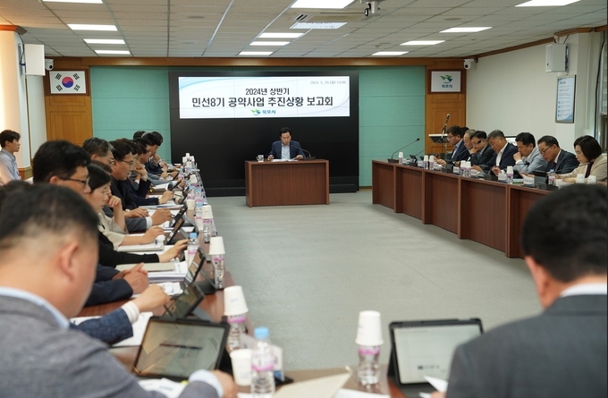 목포시가 공약이행사항을 점검하고 부진사업에 대한 해결방안을 논의했다.