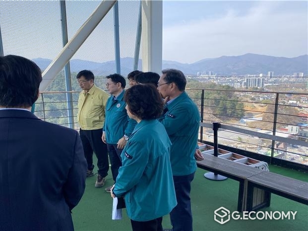 경기도가 지난 2월 안성 실내 번지점프 사업장에서 발생한 안전사고와 관련해 유사 사고 재발 방지를 위해 번지점프, 집라인 시설에 대한 ‘경기도 안전점검 가이드라인’을 마련․배포했다고 24일 밝혔다./경기도제공