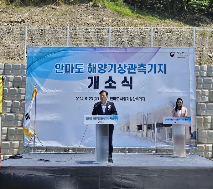 1.사진자료(김정섭 영광군수 권한대행, 안마도 군부대 위문) (1)