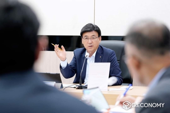 방세환 시장이 체육시설 건립 상황보고회에서 발언하고 있다.(방세환 시장 페이스북 캡쳐)
