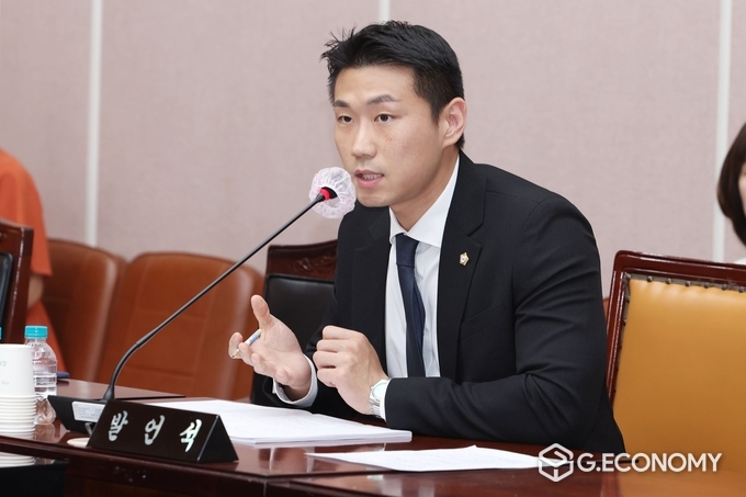박상현 군포시의원, ESG경영 활성화 및 발명 교육을 위한 2건의 조례 발의하고 있다.(박상현 의원 제공)