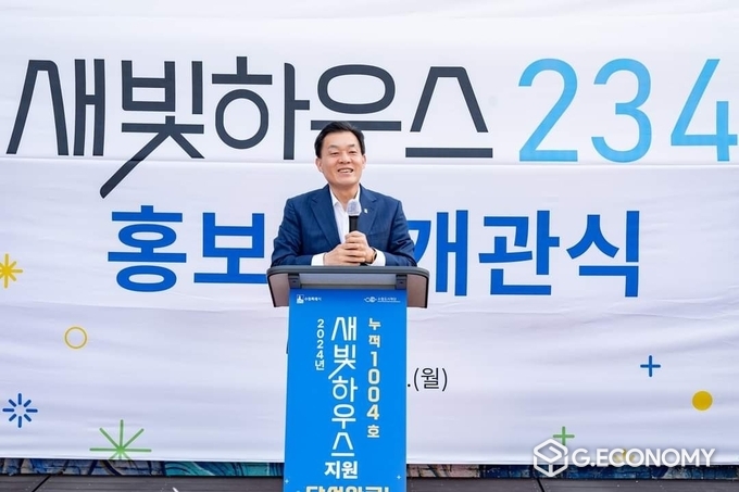 이재준 시장이 '새빛하우스' 홍보관 개관식에 참석해 축사를 하고 있다(이재준 시장 페이스북 캡쳐).