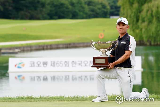 지난해 열린 코오롱 65회 한국오픈 골프선수권대회 우승자 한승수(KGA제공)