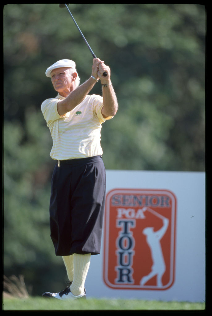 PGA 로고의 주인공은 여전히 미스터리로 남아있지만, 50세 이상 시니어들의 투어인 PGA 투어 챔피언스의 로고는 확실히 짐 페리다.