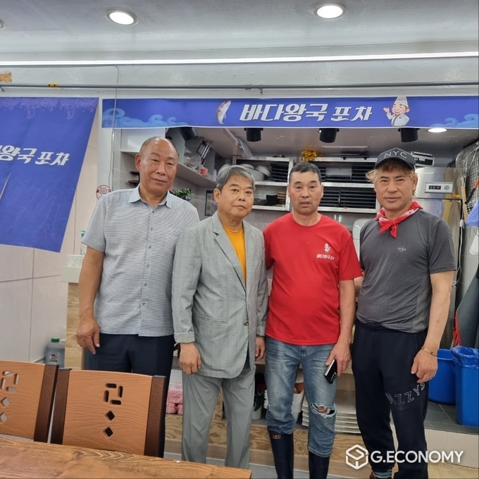 도래컴퍼니 김형삼대표,좋은나라국민운동본부이승재총재,바다왕국포차 박성진대표,(재)기부천사클럽 신종삼 부회장. 사진 = 조은나라국민온동본부