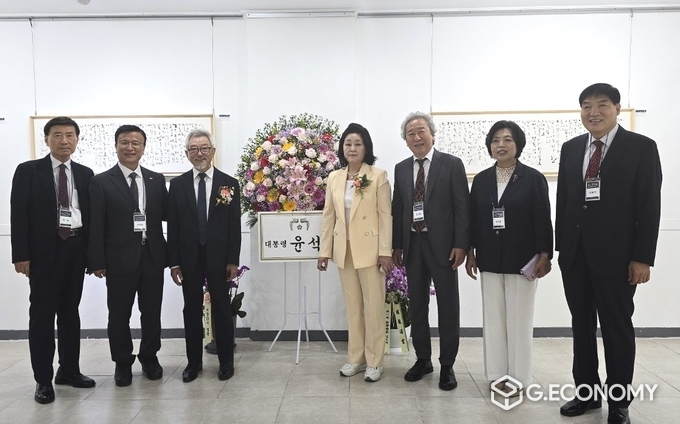 박경동 선생, 이은수 회장, 조강훈 한국예총 회장, 이홍연 한국미술관장 등 기념사진/뉴스아이이에스