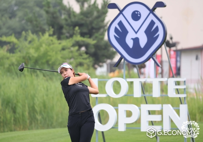 최민경이 1라운드 10번 홀 드라이버 티샷을 하고 있다./사진=KLPGA
