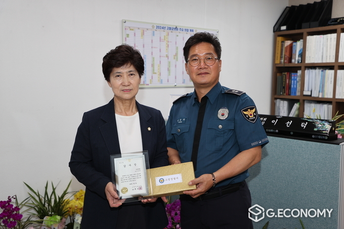 고창군의회 이선덕 의원과 고창경찰서장 기념사진
