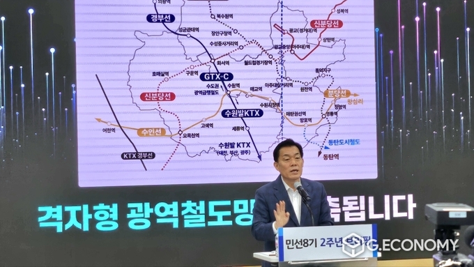 이재준 수원시장이 브리핑에서 발언하고 있다.