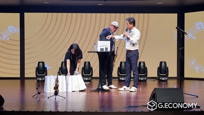 (주)비채온 (회장 김미경)의 '물로하는 검은콩 염색제' 경춤추첨 (사진=신종삼기자)