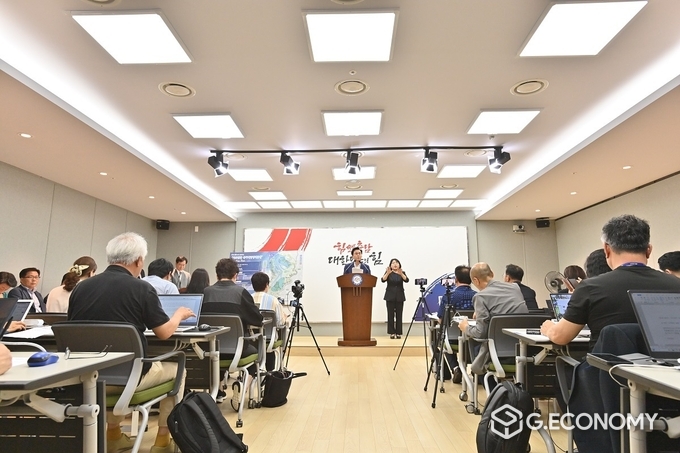 김태흠 지사, 11일 도청 프레스센터 기자회견