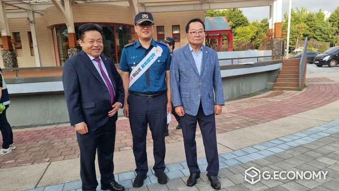 안권상(사)한국장애인교통문화협회 부회장, 윤정근 서울 양천경찰서장, 이병주(사)한국장애인교통문화협회 회장 (사진=신종삼기자)