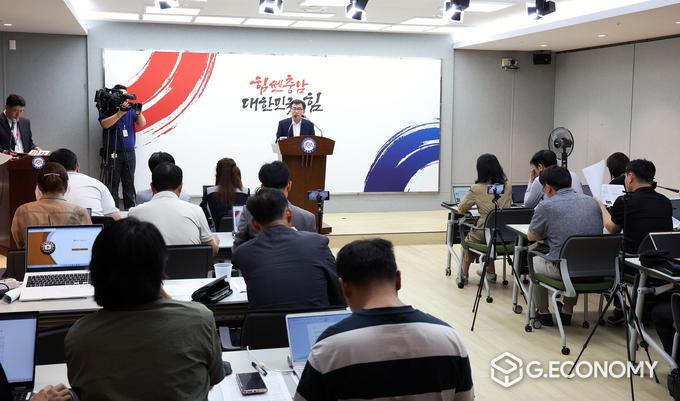 전형식 충남도 정무부지사 기자회견 “OECD가 충남의 석탄화력발전소 폐지 대응 전략을 탄소 감축 분야 우수 정책 사례 소개”