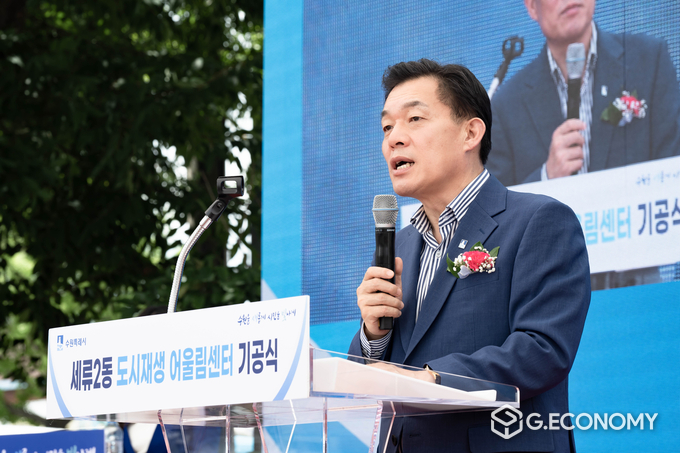 이재준 수원시장이 기공식에서 축사를 하고 있다./사진=수원시