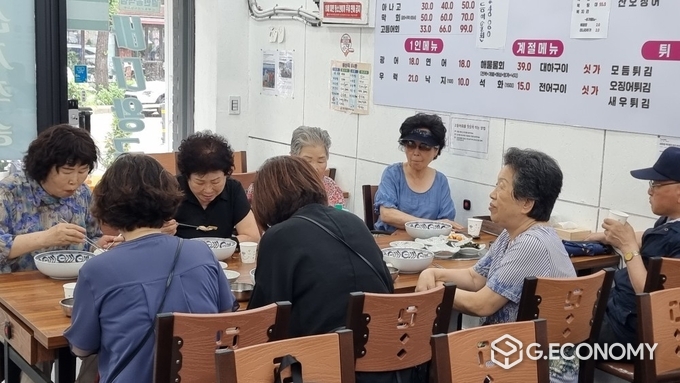 바다왕국포차 '사랑의점심나눔 봉사' (사진= 신종삼기자)