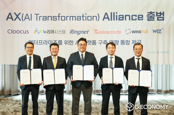 (사진왼쪽부터 클루커스 홍성완 대표, 누리어시스템 김동영 대표, 링네트 이정민 대표, 투라인코드 현승엽 대표, 와이즈넛 강용성 대표)