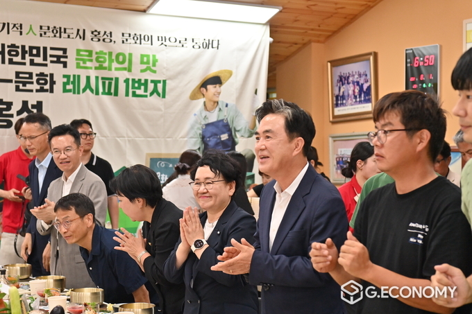 김태흠 충남도지사는 1일 홍성 문당마을 환경교육관에서 ‘쿠킹클래스’ 참가