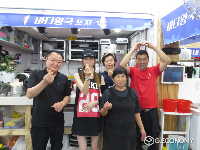 이춘수(낙원떡집 뎌표) .허서현(서현살롱 원장) 정호순 (바다왕국포차 대표), 김정임 ,박성진(바다왕국포차 대표)